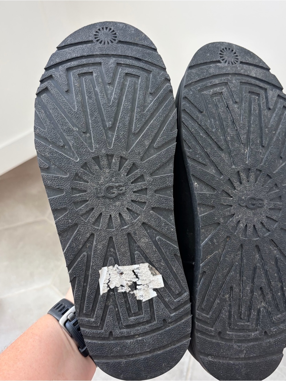 UGG Otzo Clog in Black - Women’s 8 - Picture 7 of 7